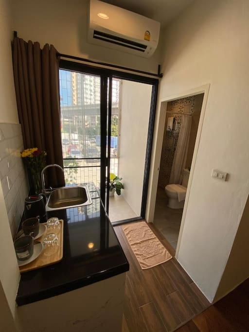 Kuchyň nebo kuchyňský kout v ubytování 1 min walk to BTS, 3 Bed 3 Bath, Entire House