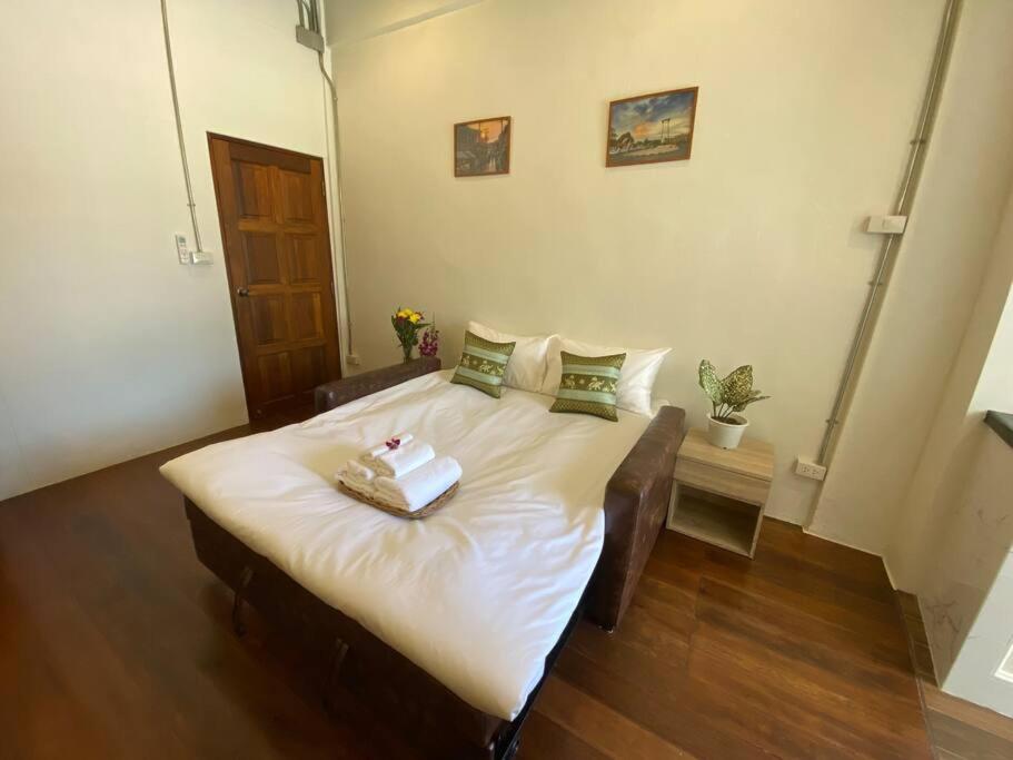 Postel nebo postele na pokoji v ubytování 1 min walk to BTS, 3 Bed 3 Bath, Entire House
