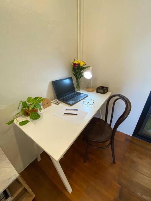 Fotografie z fotogalerie ubytování 1 min walk to BTS, 3 Bed 3 Bath, Entire House v destinaci Bangkok