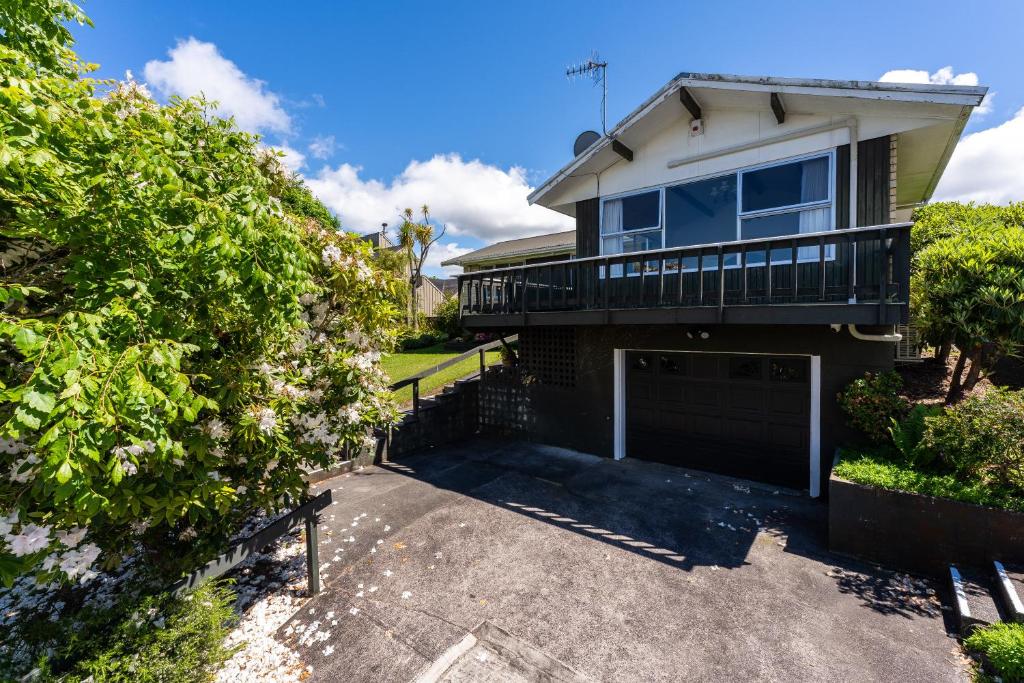 Classic Bach, Taupo (updated prices 2024)