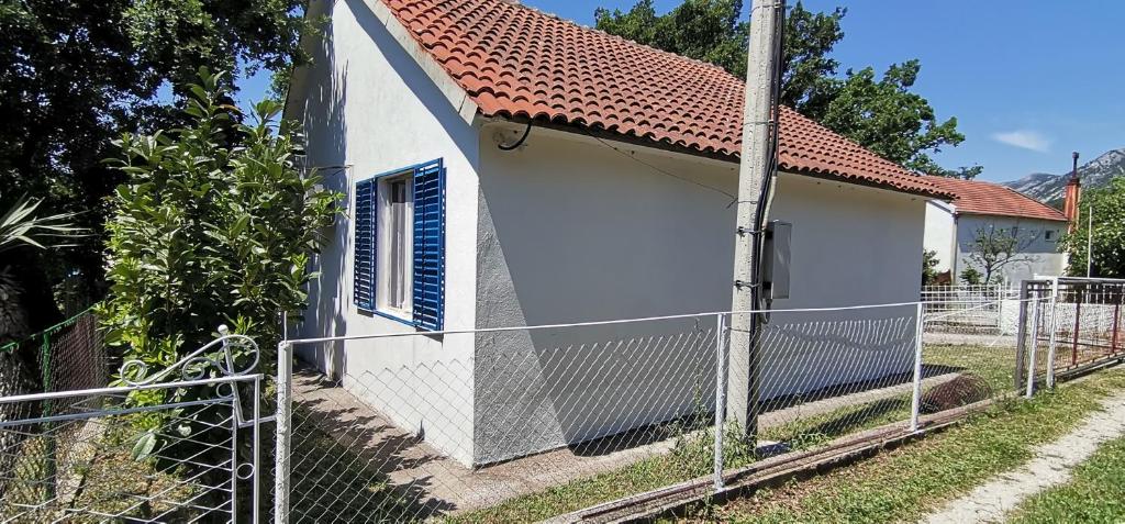 Budova, kde se prázdninový dům nachází