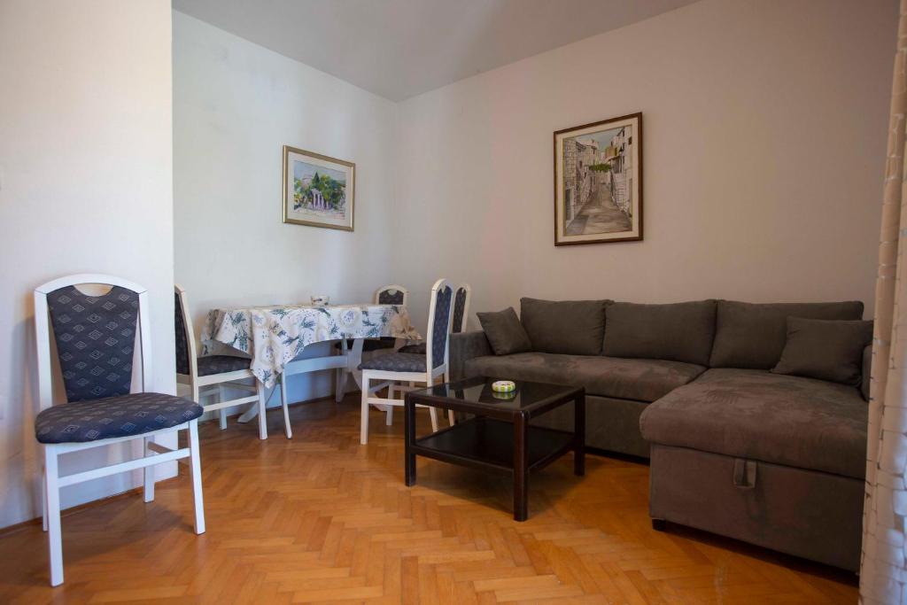 Posedenie v ubytovaní Apartments Davorka Šimuni