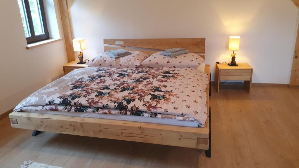 Postel nebo postele na pokoji v ubytování Chalupa Kamenný Vrch Adršpach
