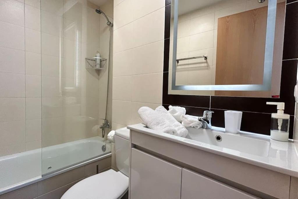 Fotografia z galérie ubytovania Apartamento peatonal, Lujosamente acogedor v destinácii Boiro