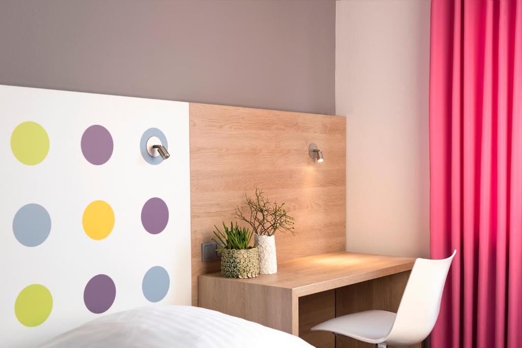 Postel nebo postele na pokoji v ubytování 1st Creatif Hotel Elephant