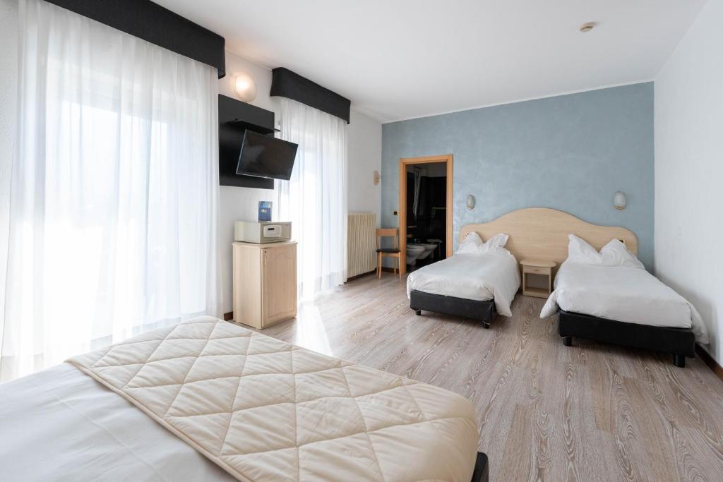 Hotel Rudy - Quadruple Room With Balcony