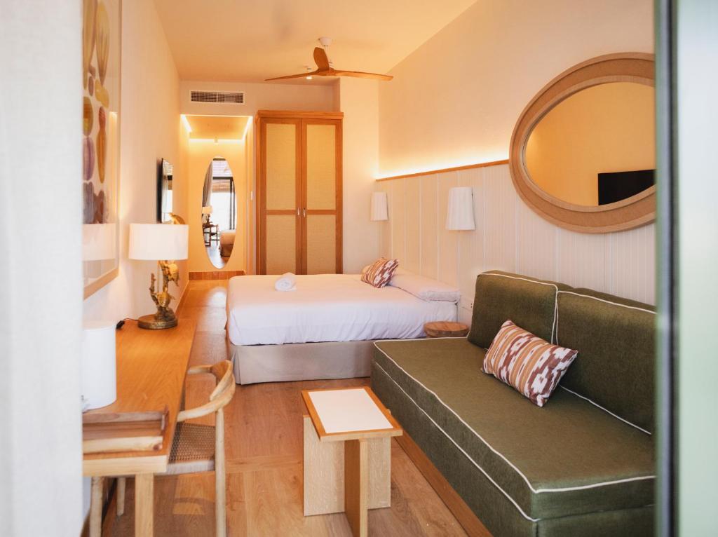 
Double or Twin Room with Sea View
