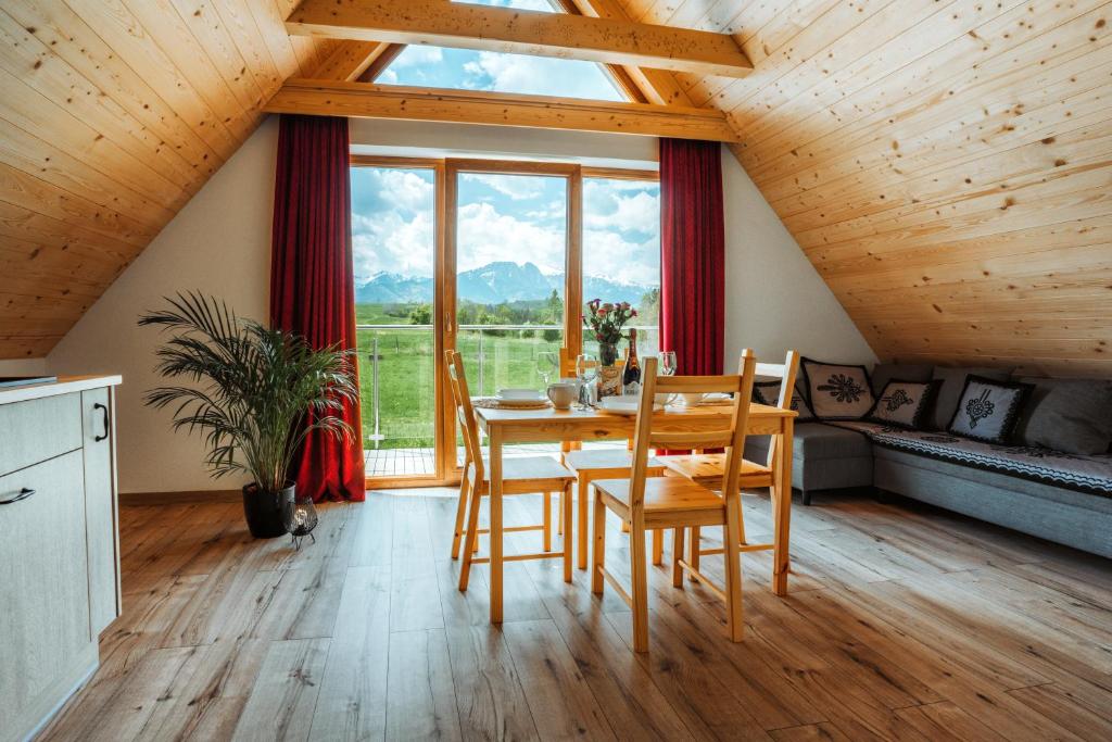 Posedenie v ubytovaní Apartamenty Widok Tatr