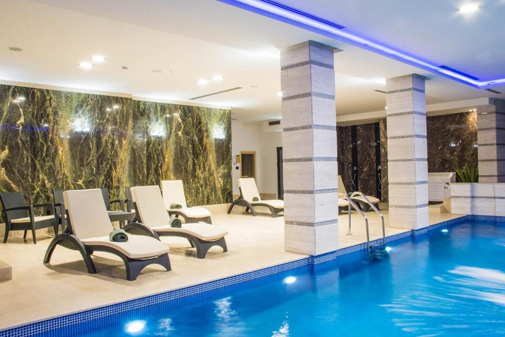 Bazén v ubytování Xenon Hotel & SPA nebo v jeho okolí