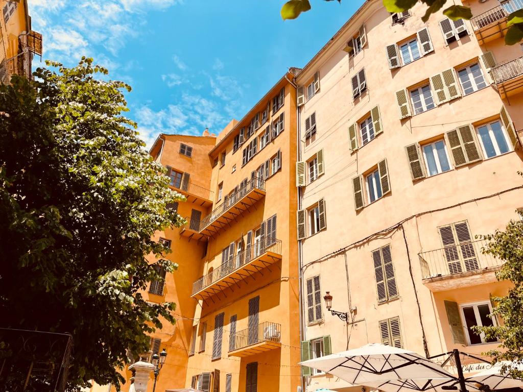 Budova, v ktorej sa apartmán nachádza