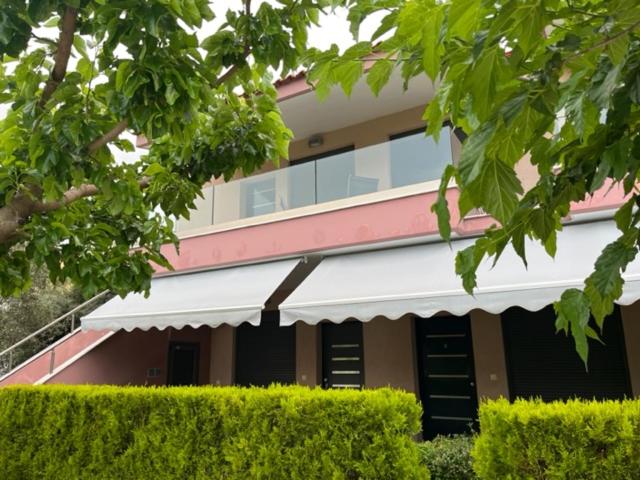 Budynek, w którym mieści się apartament