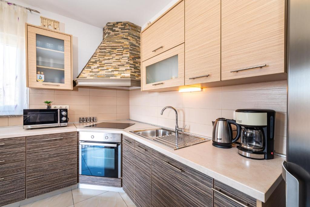Kuchyň nebo kuchyňský kout v ubytování Apartment Nekić Posedarje