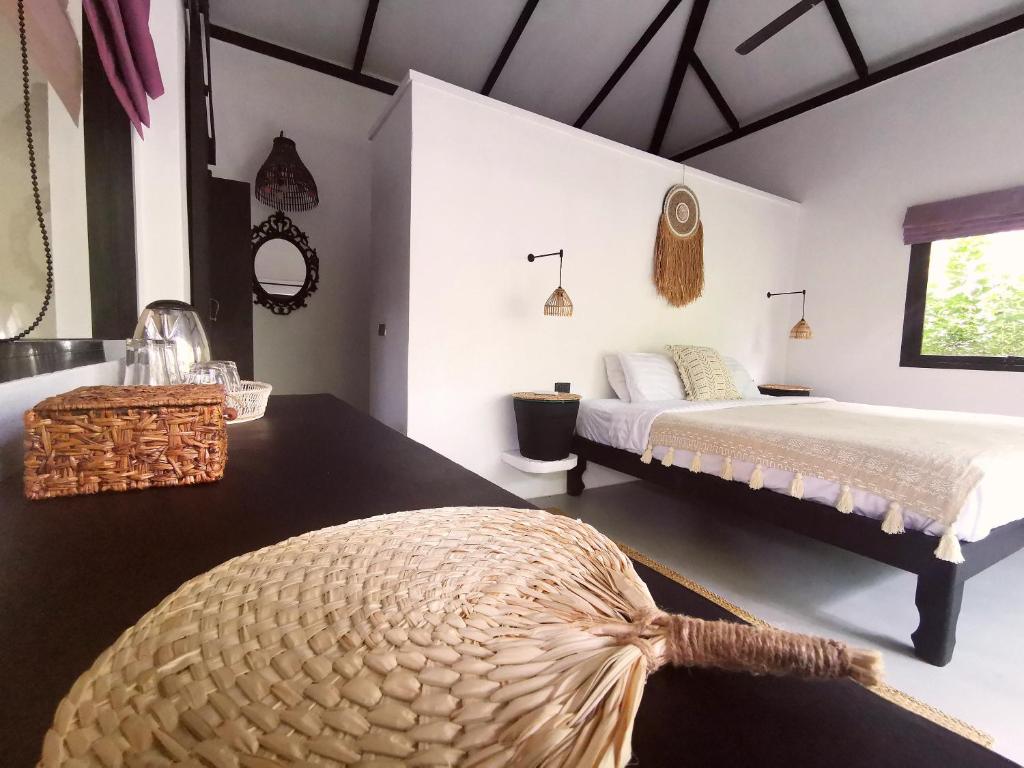 Postel nebo postele na pokoji v ubytování Jade cottages