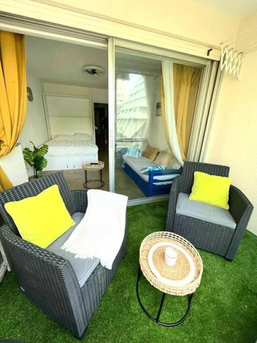 Posezení v ubytování Studio loggia 80m de la mer