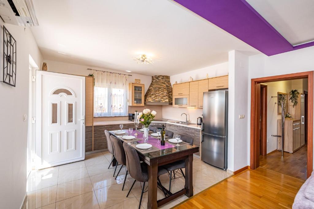 Kuchyň nebo kuchyňský kout v ubytování Apartment Nekić Posedarje