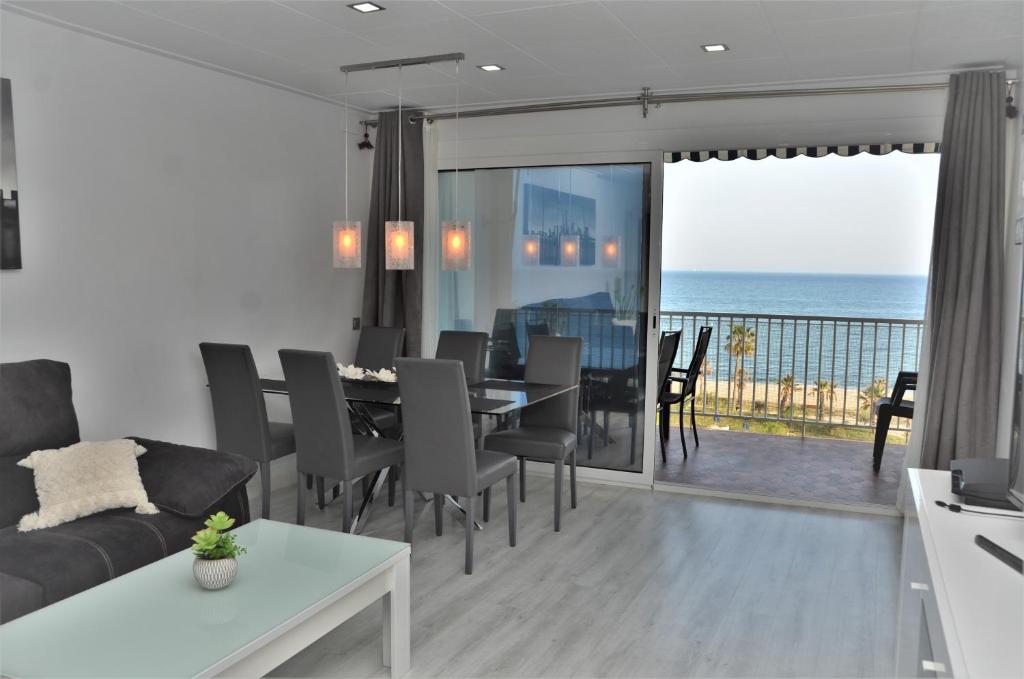 a living room with a dining table and a view of the ocean at fantasticas vistas a mar in Pineda de Mar