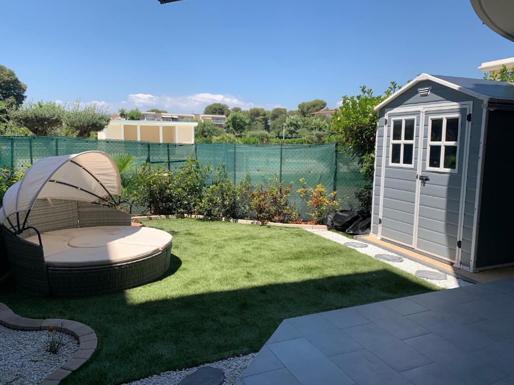 Joli studio climatisé avec Jardin dans résidence avec piscine mecalineloc