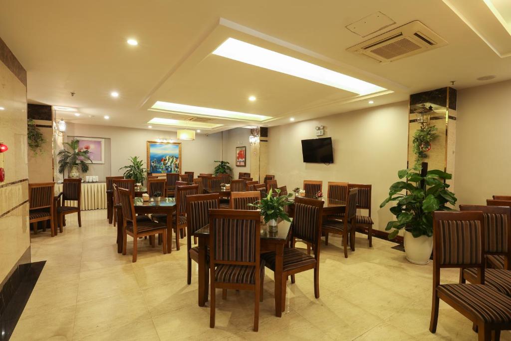 TV a/nebo společenská místnost v ubytování Gallant Hotel