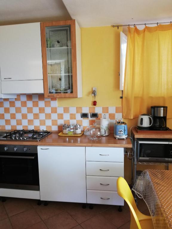 Kuchyňa alebo kuchynka v ubytovaní Ariadimare guest house