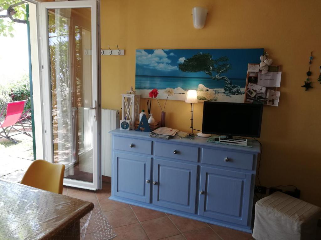 Televízia a/alebo spoločenská miestnosť v ubytovaní Ariadimare guest house