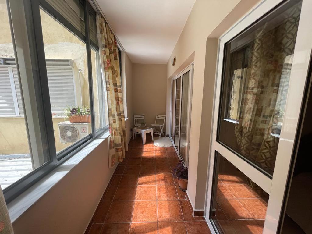 Cosy, centrally-located flat - Imazhi 15