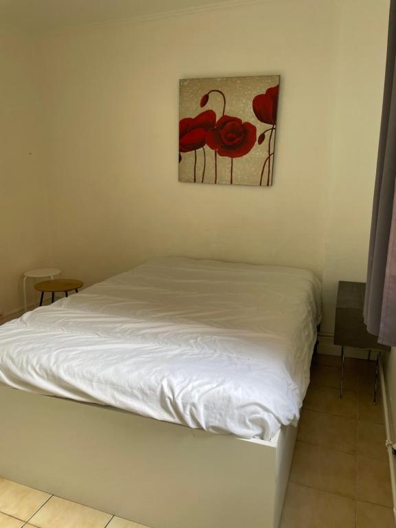 Кровать или кровати в номере Chambre cour