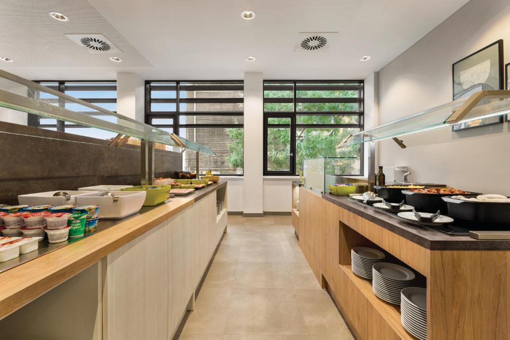 Super 8 by Wyndham Koblenz