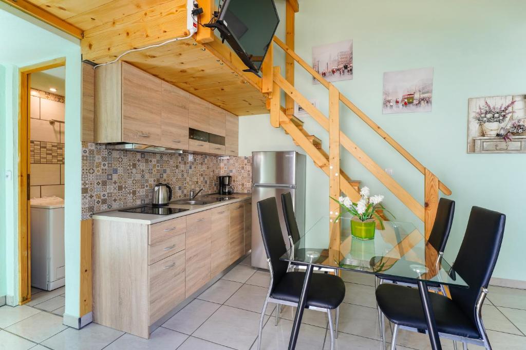 A kitchen or kitchenette at Georgios House