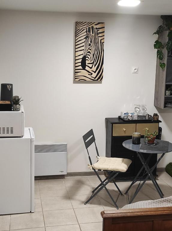 Kuchyň nebo kuchyňský kout v ubytování Chambre entrée indépendante