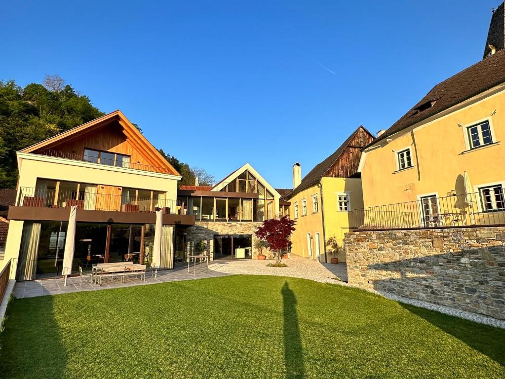 a large house with a lawn in front of it at Weingut FJ Gritsch Mauritiushof Apartments in Spitz