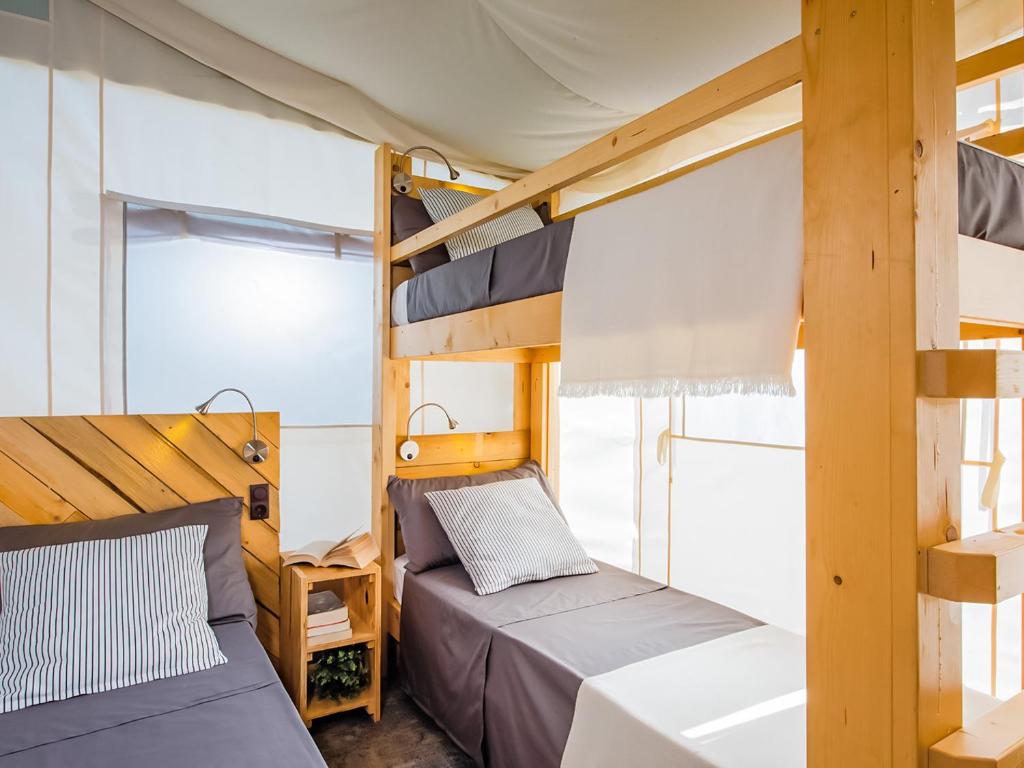 Postel nebo postele na pokoji v ubytování Trend Lodge by La Mignola