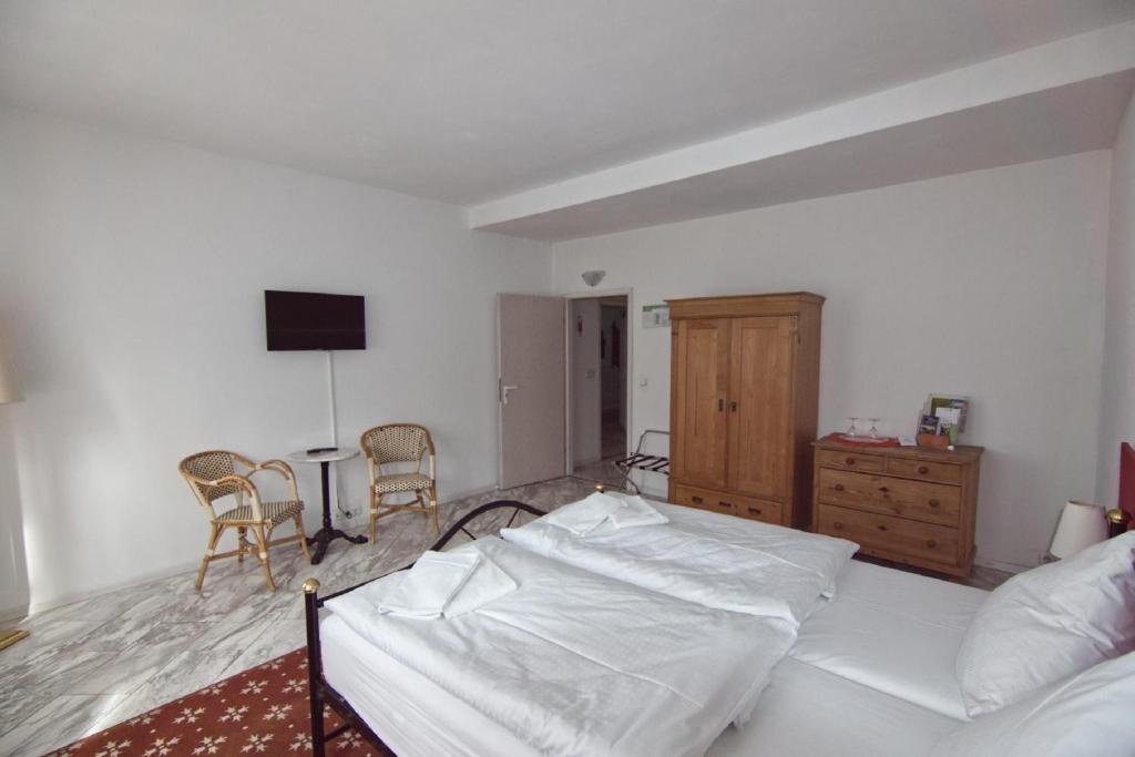 Postel nebo postele na pokoji v ubytování Hotel Sächsischer Hof