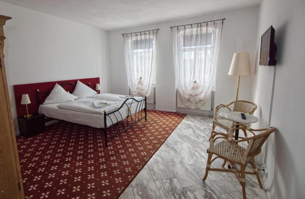 Postel nebo postele na pokoji v ubytování Hotel Sächsischer Hof