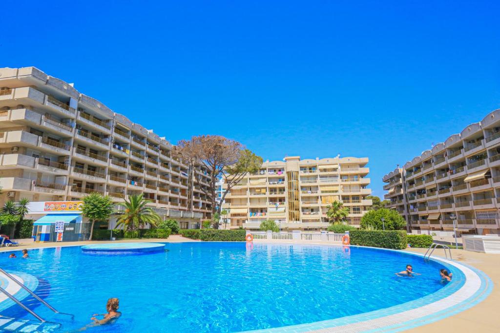Luminoso apartamento en SALOU con PISCINA y TERRAZA IDEAL FAMILIAS