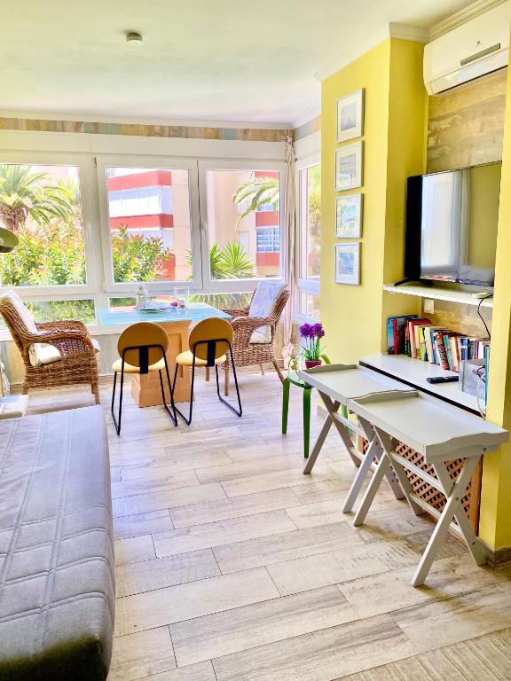 A seating area at Estudio Sol del Mar