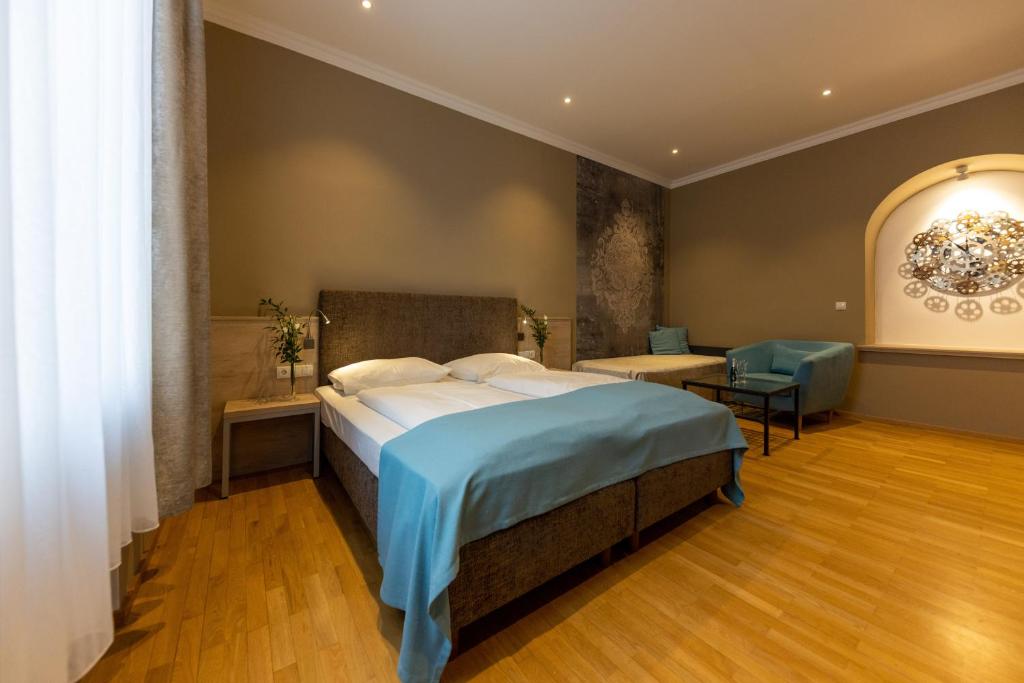 Postel nebo postele na pokoji v ubytování Hotel Unter den Linden