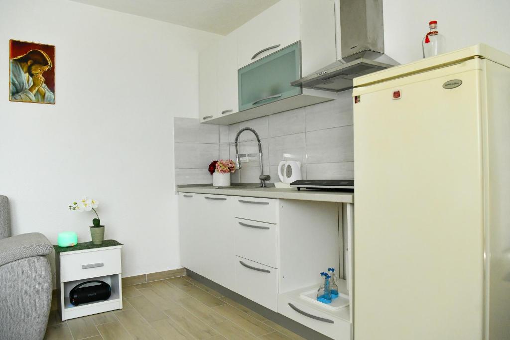 Kuchyň nebo kuchyňský kout v ubytování Apartman Noa
