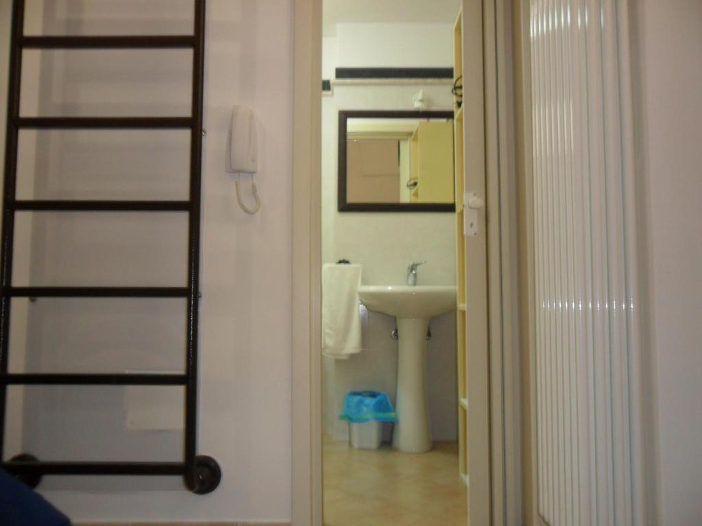 A bathroom at La Stanza Alternativa