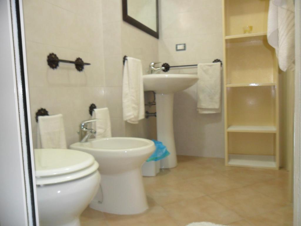 A bathroom at La Stanza Alternativa