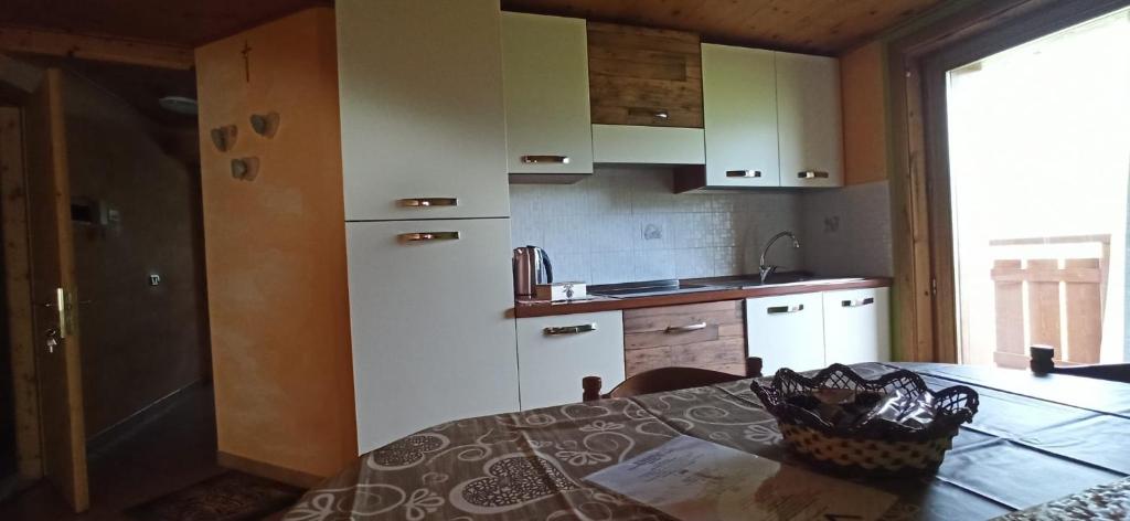 Kuchnia lub aneks kuchenny w obiekcie Wood Apartments