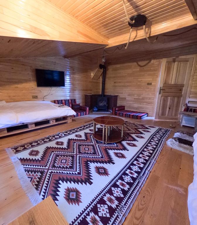 A television and/or entertainment centre at Selin Yaşam Evi