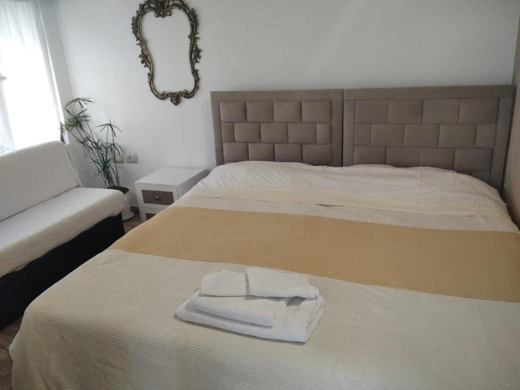Postel nebo postele na pokoji v ubytování Guest-Room Zoi&Teri