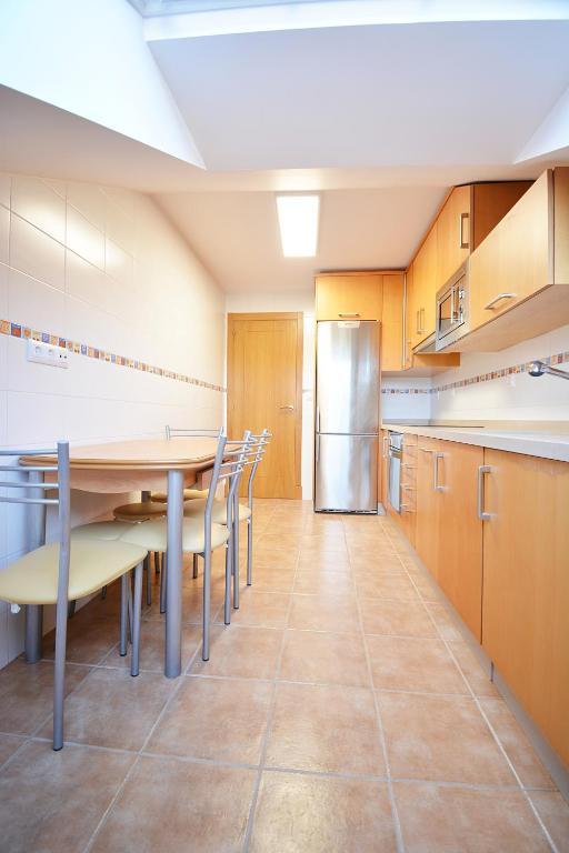 Kuchyňa alebo kuchynka v ubytovaní GALIHOST - Céntrico apartamento con parking en Cambados