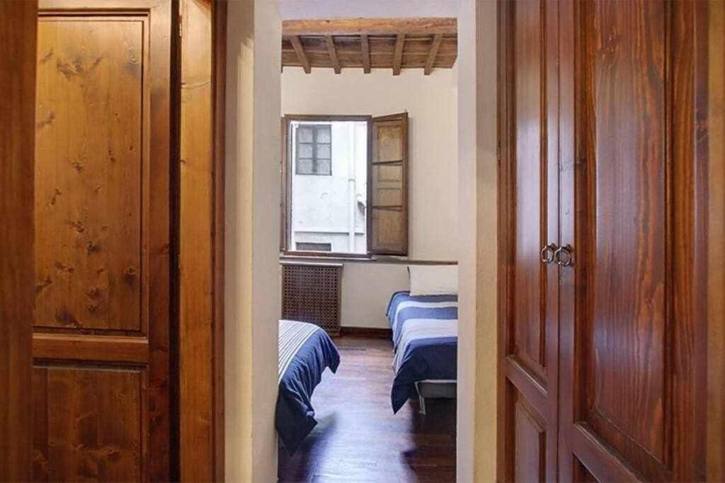 A bed or beds in a room at Via Panzani Apartment Near The train station