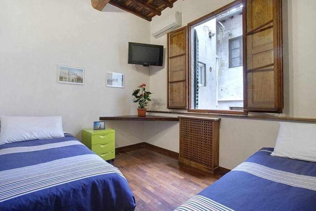 A bed or beds in a room at Via Panzani Apartment Near The train station