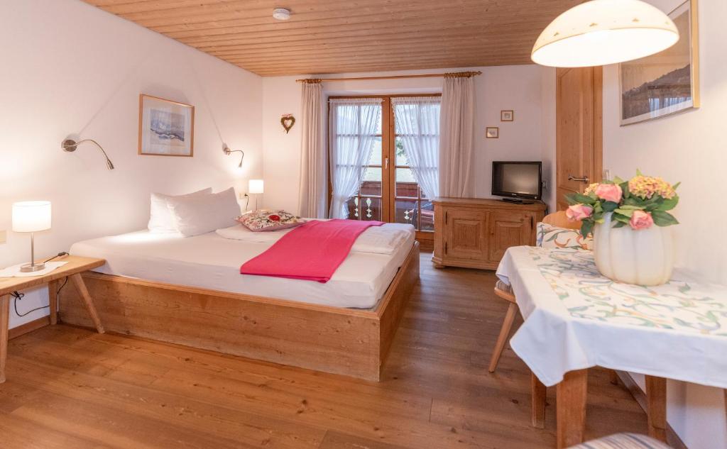 Postel nebo postele na pokoji v ubytování Gästehaus Bergstüberl