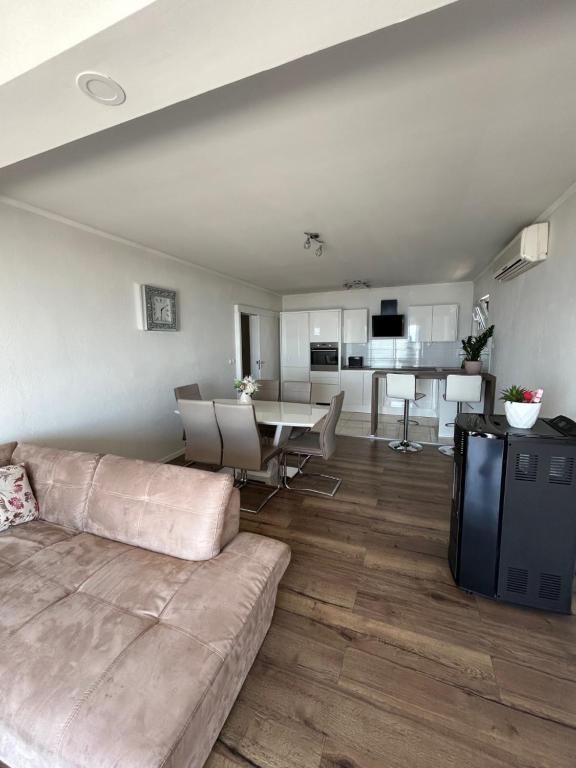 Kuchyň nebo kuchyňský kout v ubytování Apartmani Tomaš