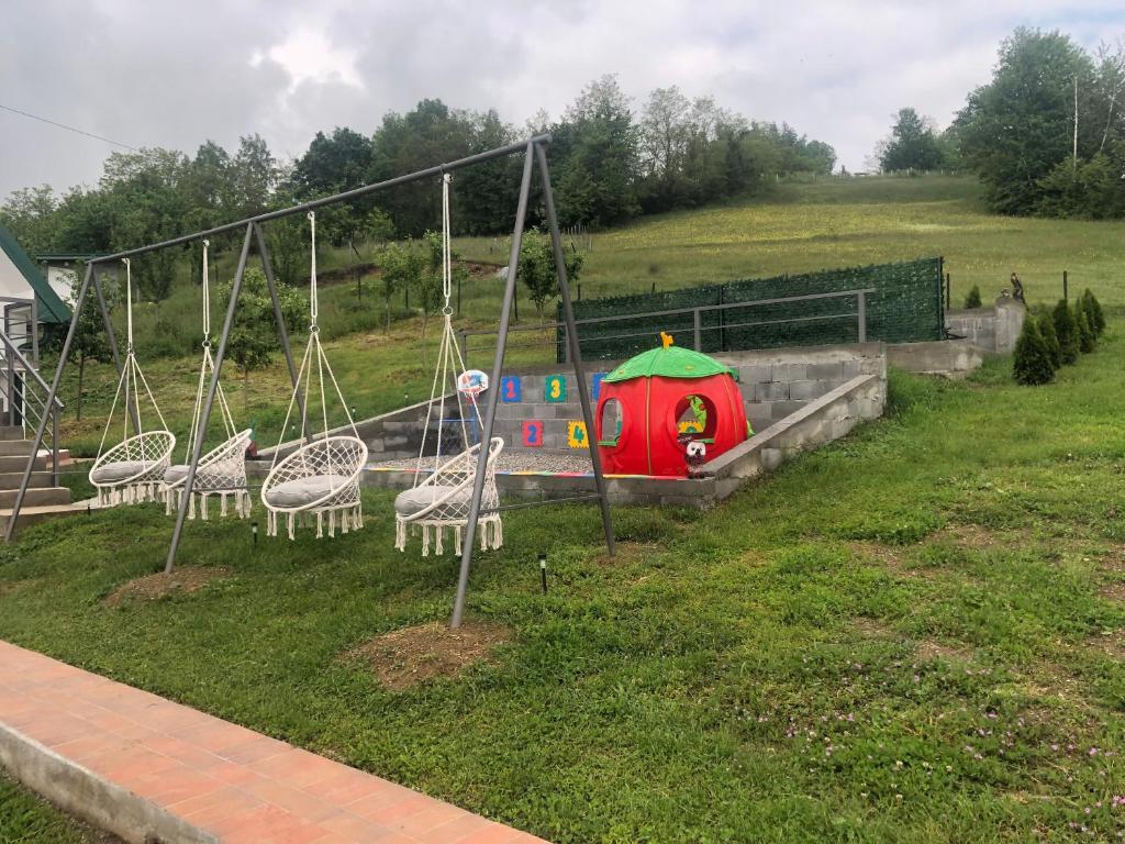 un columpio en un parque con parque infantil en Seosko domacinstvo Becirovic - Kukulik lodgings, en Bijelo Polje