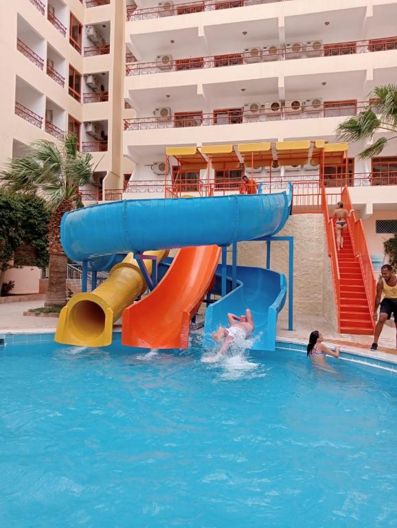 Bazén v ubytování Empire Hotel Aqua Park nebo v jeho okolí