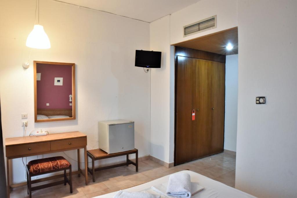 TV a/nebo společenská místnost v ubytování Telhinis Hotel & Apartments